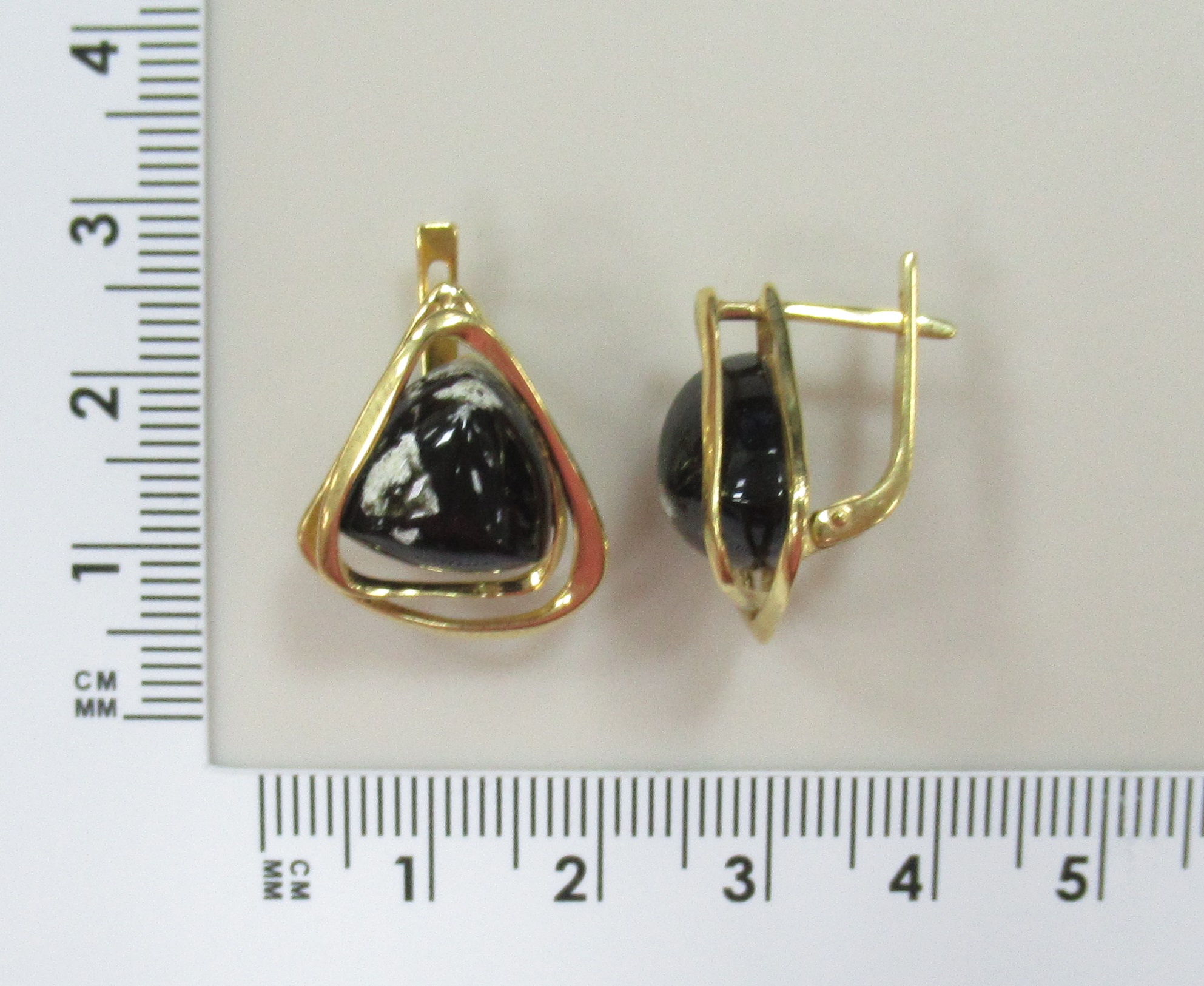 Серебряные серьги с янтарем